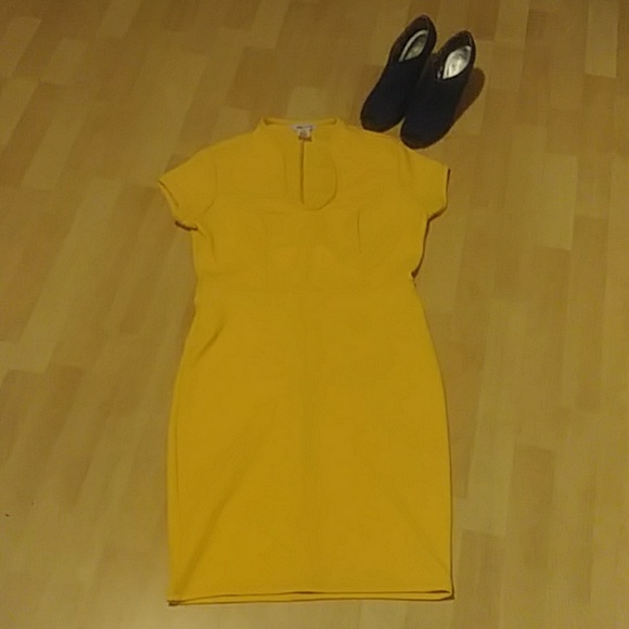 Dresses & Skirts - Gorgeous gold dress